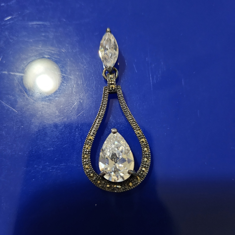 Elegant Silver Teardrop Pendant